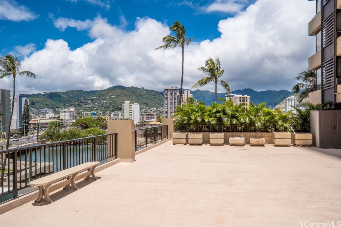 Hawaiian Monarch Condominium