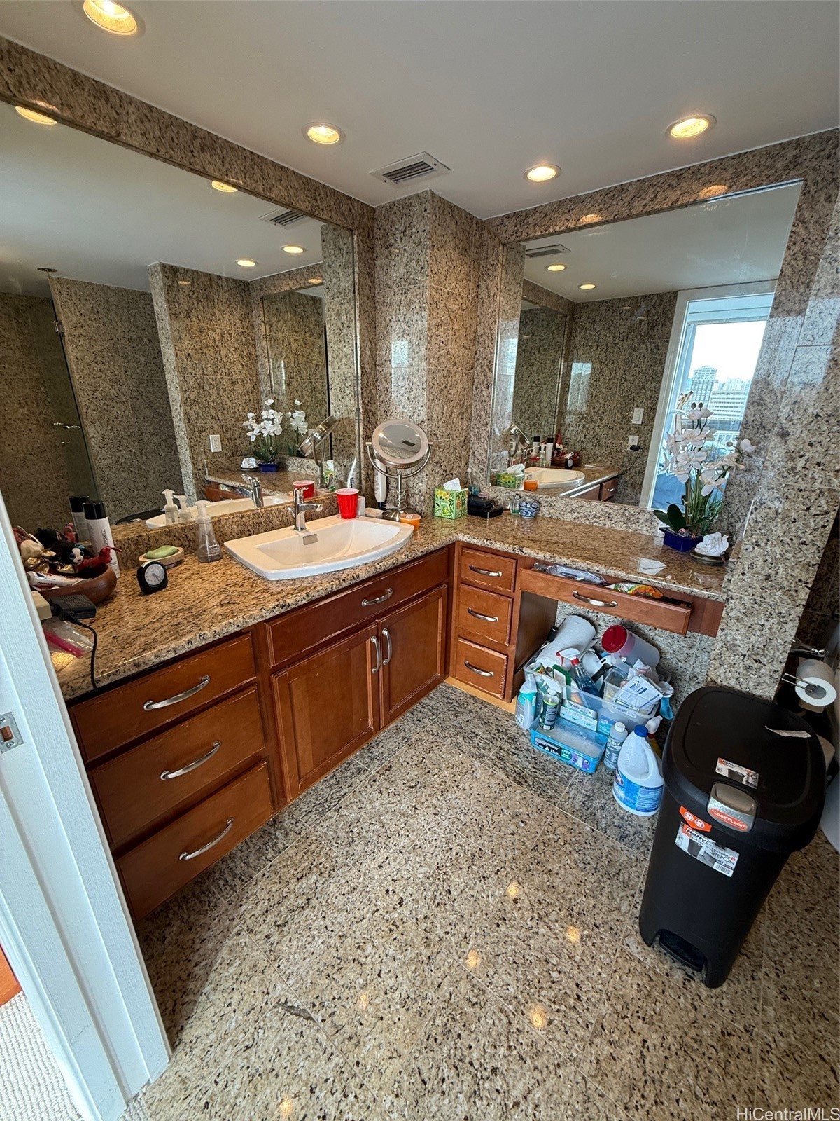 581 Kamoku Street 2506