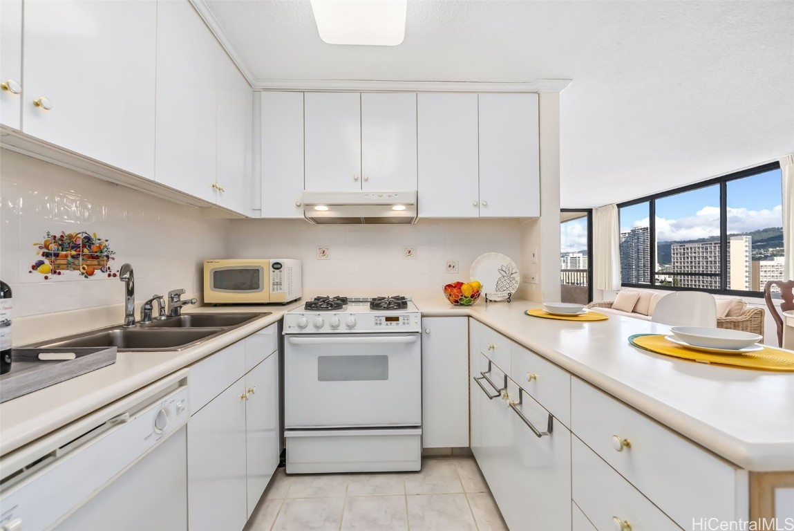 2215 Aloha Drive DH1701 (17J)
