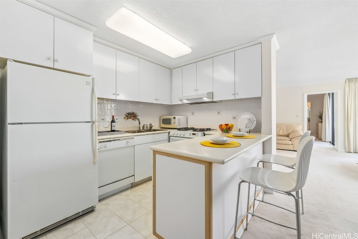 2215 Aloha Drive DH1701 (17J)