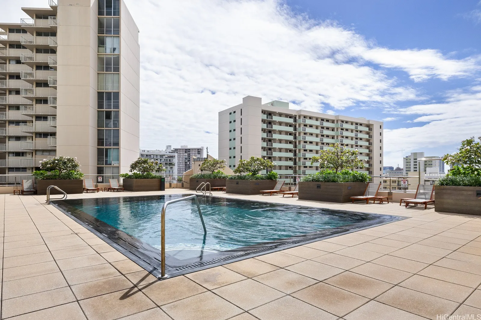 Honolulu, Hawaii 96822, United States, 1 Bedroom Bedrooms, ,1 BathroomBathrooms,Residential,Active,243813