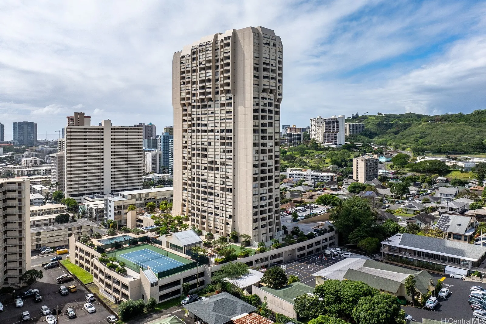 Honolulu, Hawaii 96822, United States, 1 Bedroom Bedrooms, ,1 BathroomBathrooms,Residential,Active,243813