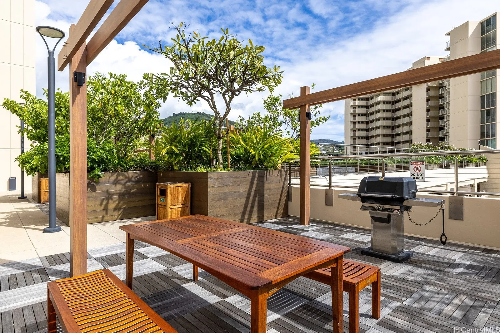 Honolulu, Hawaii 96822, United States, 1 Bedroom Bedrooms, ,1 BathroomBathrooms,Residential,Active,243813