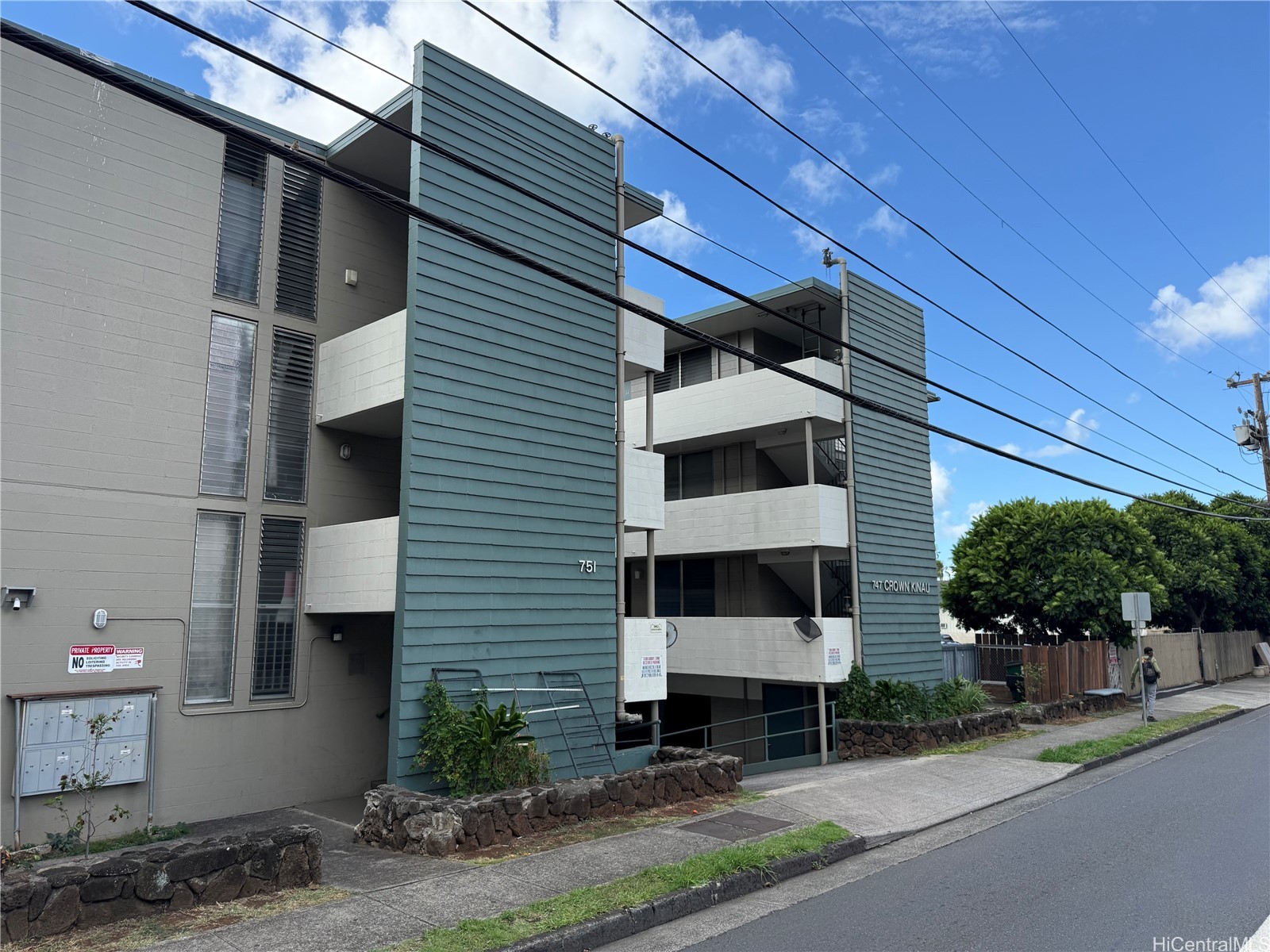 Crown Kinau Condominium