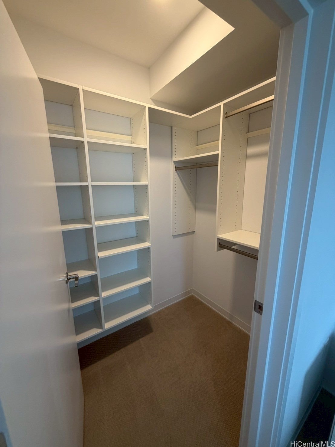 987 Queen Street 908