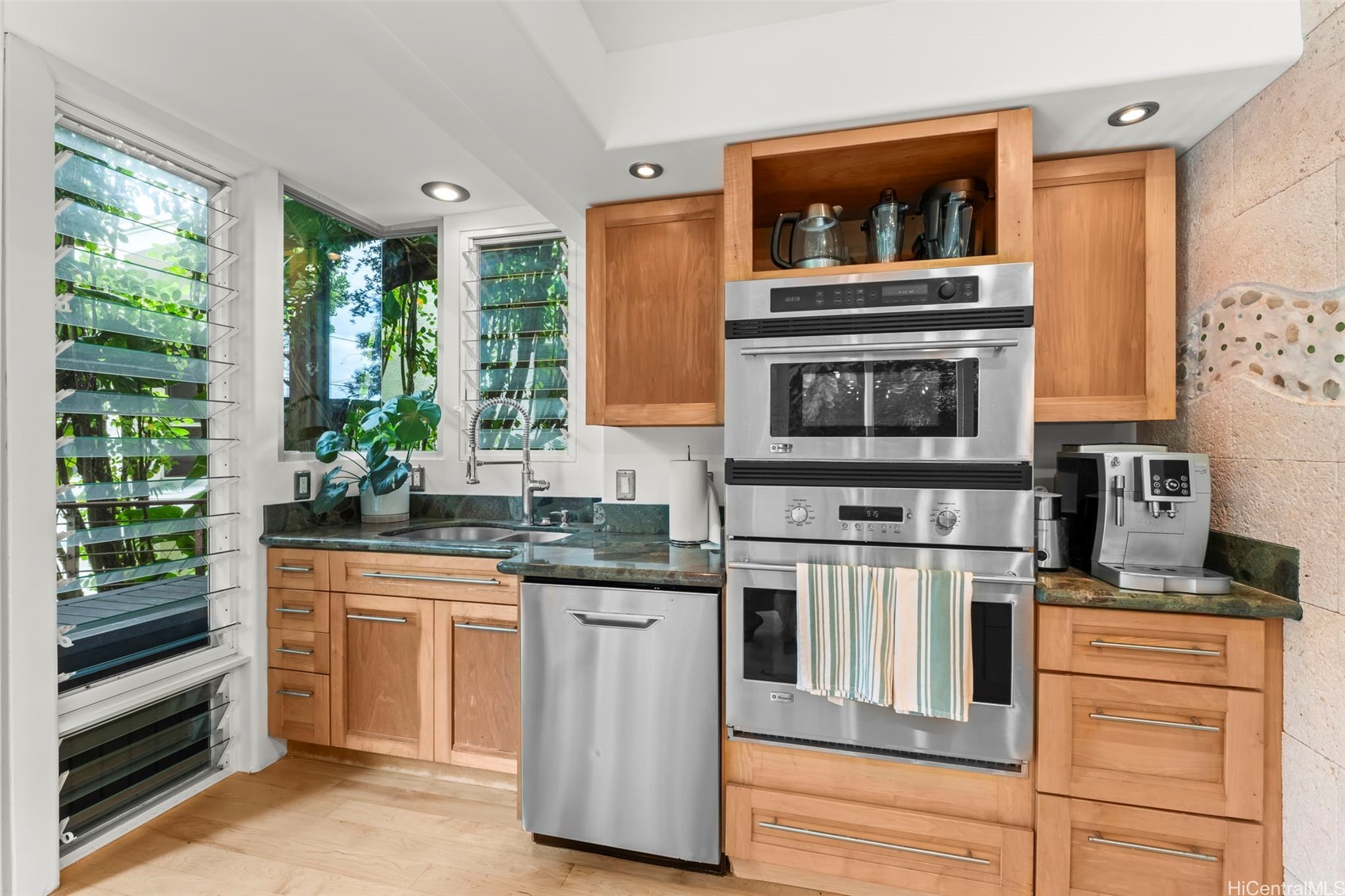 3233 Allan Place