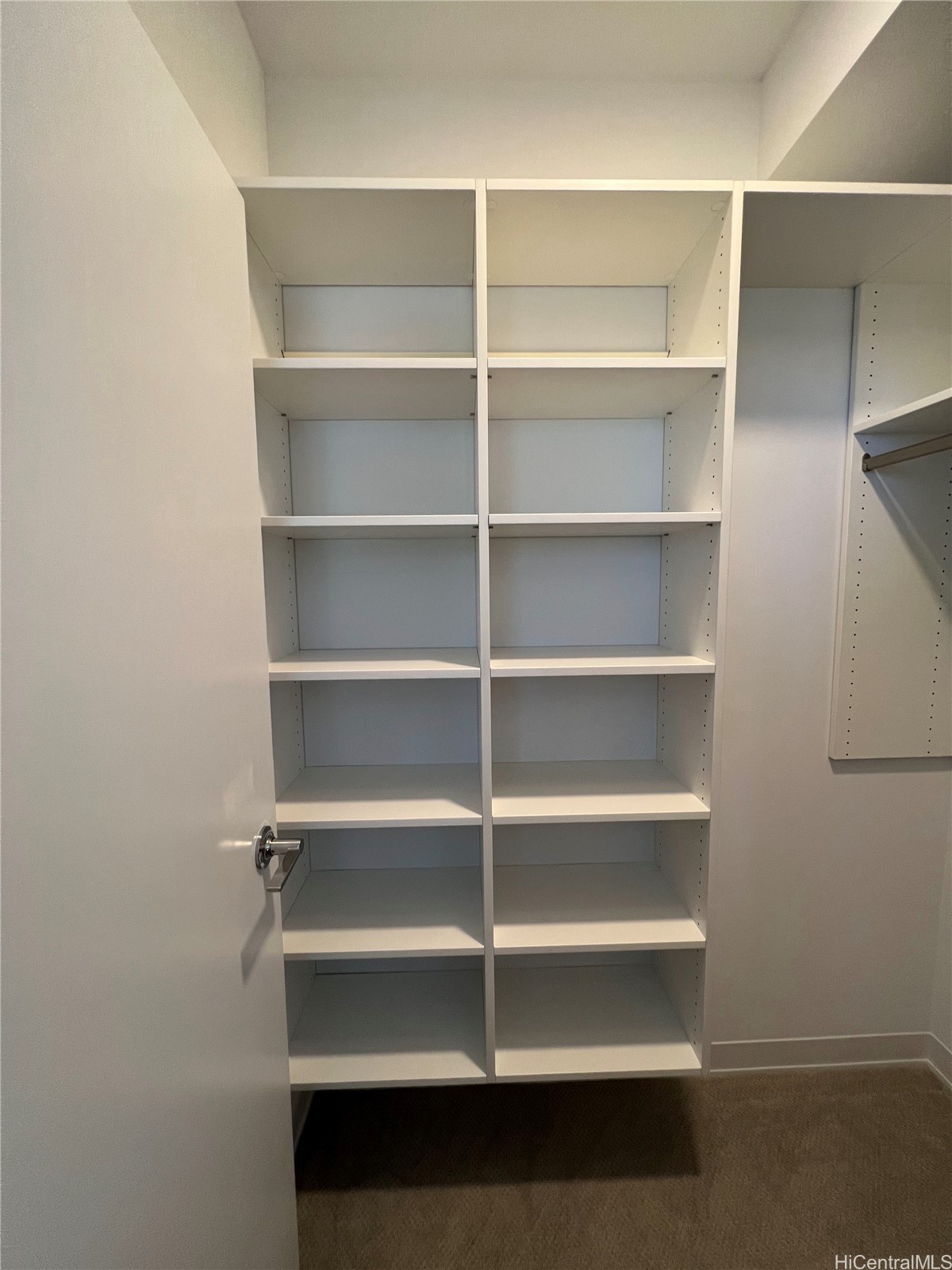 987 Queen Street 908