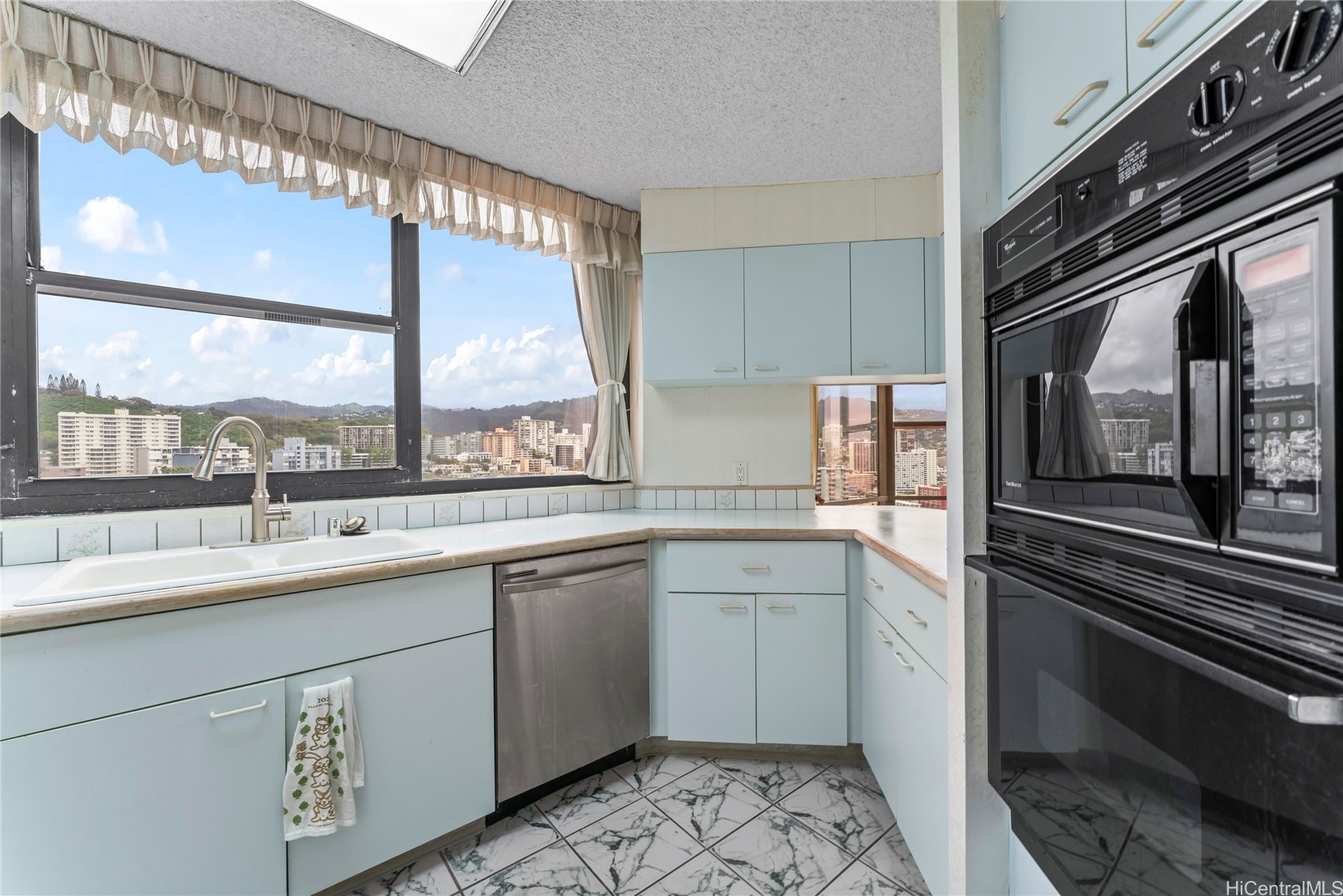 1221 Victoria Street 2405