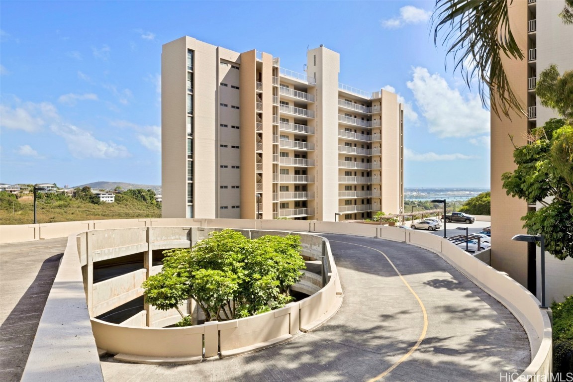 Colonnade On The Greens Condominium