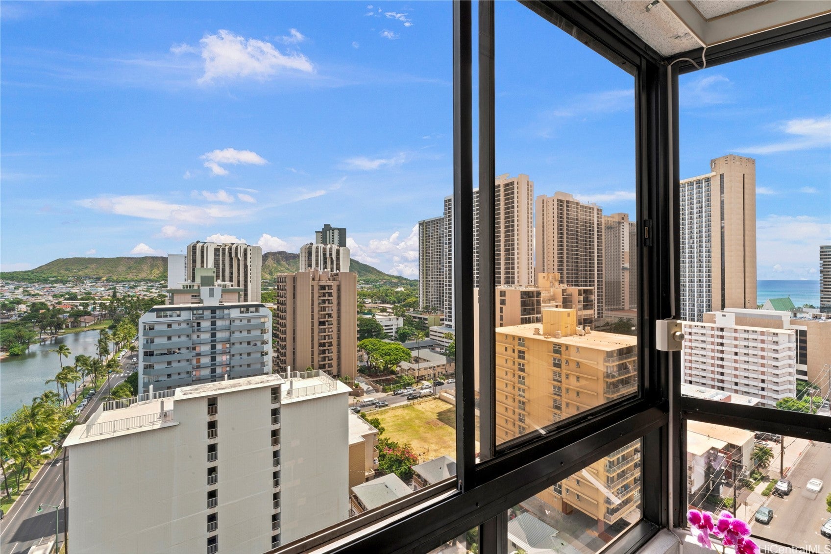 320 Liliuokalani Avenue 1803