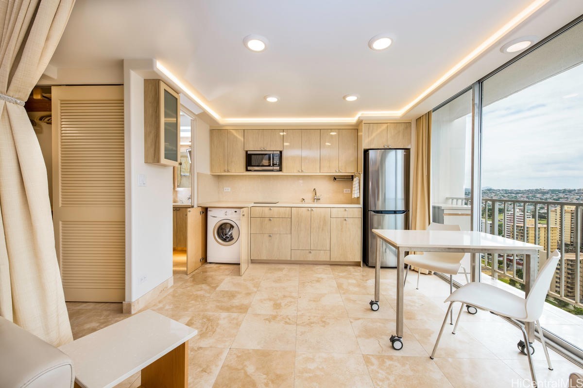 2427 Kuhio Avenue 2408