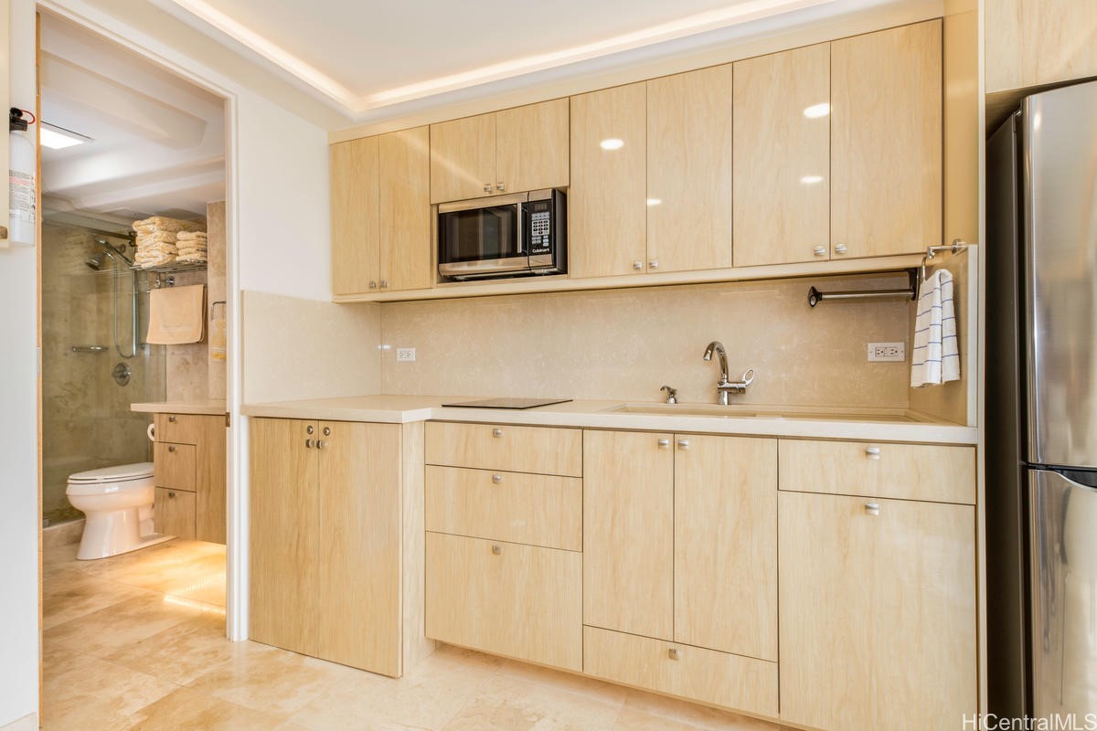 2427 Kuhio Avenue 2408