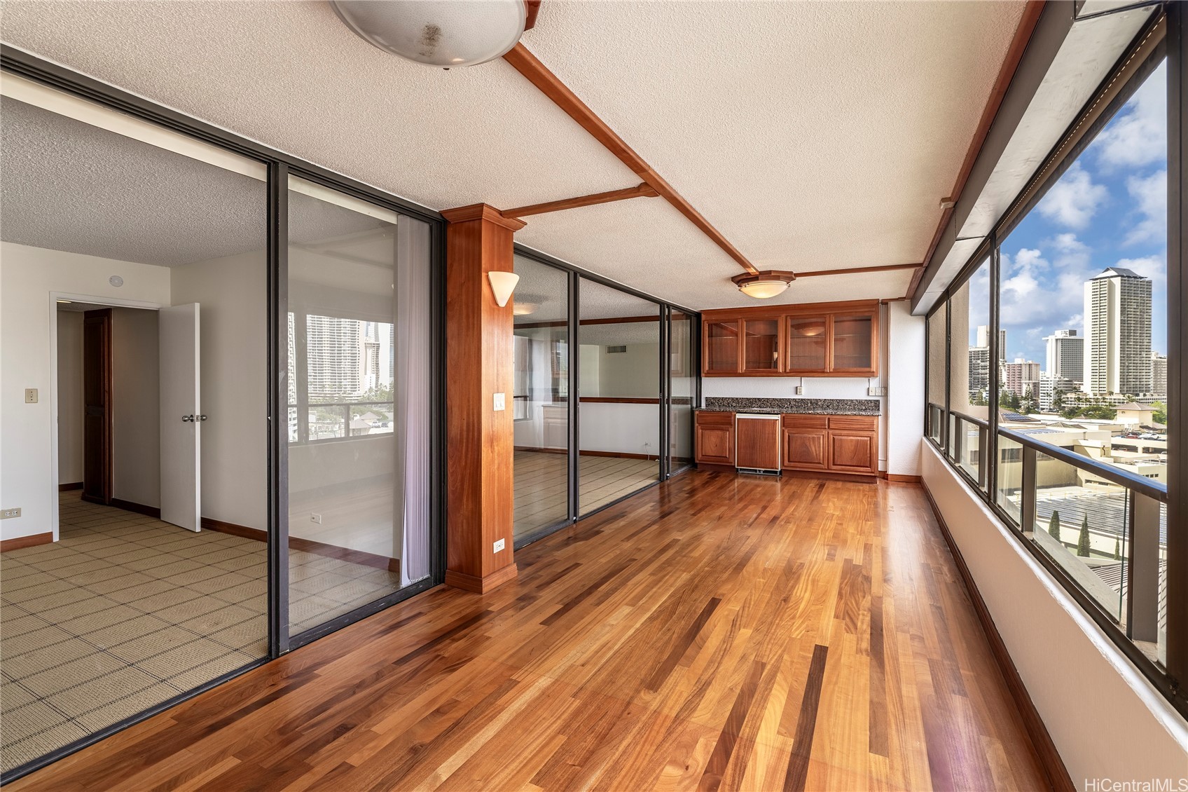 581 Kamoku Street 1008