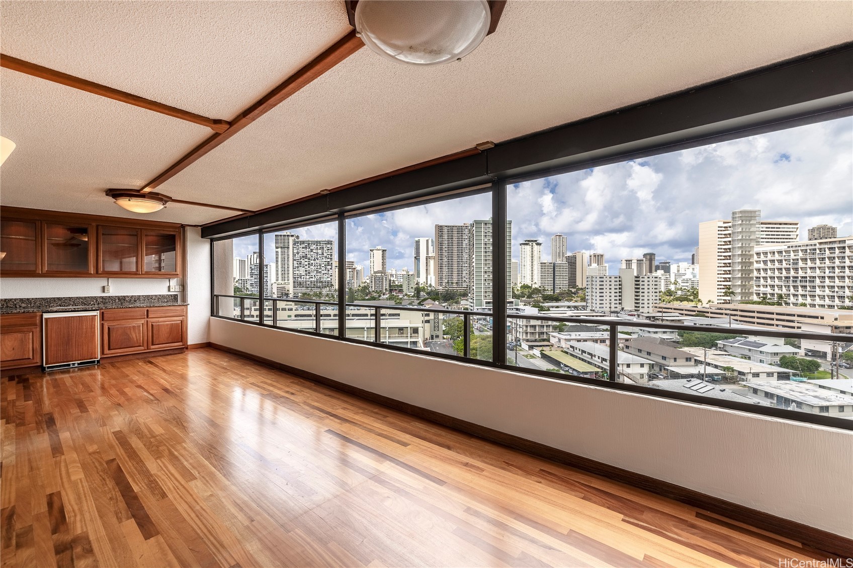 581 Kamoku Street 1008