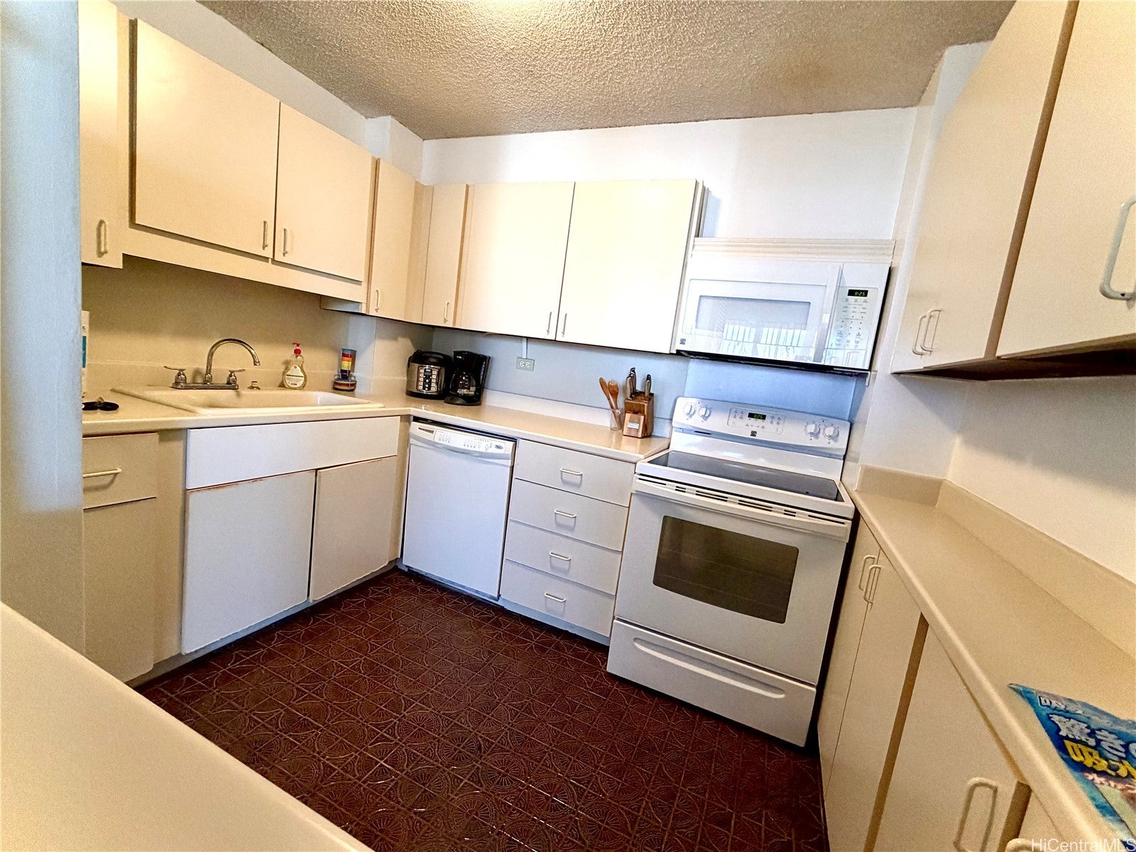2240 Kuhio Avenue 3306