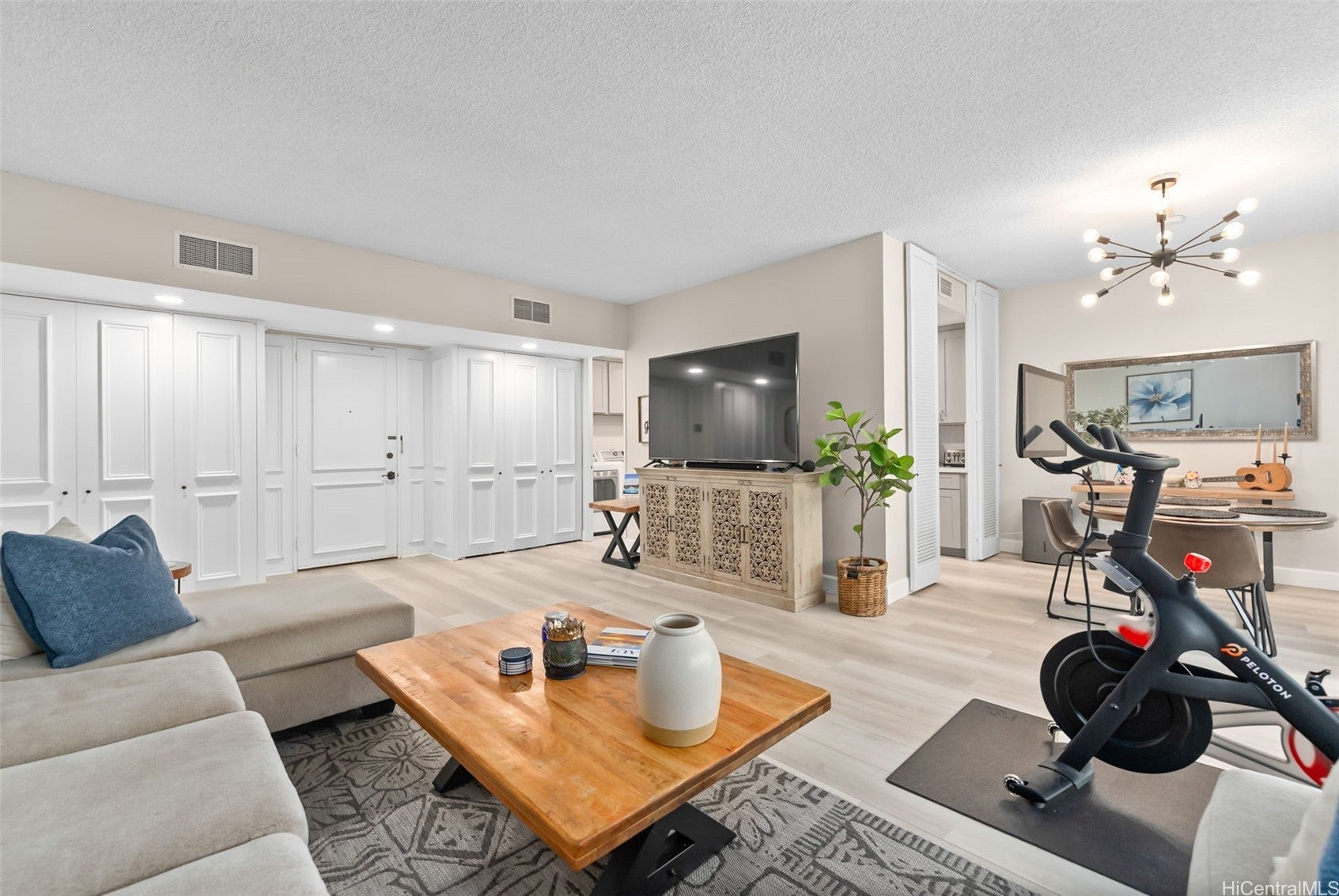 4999 Kahala Avenue 202