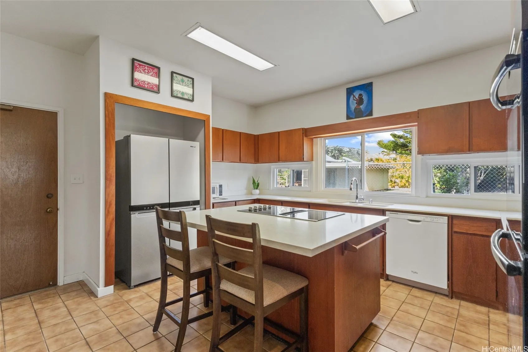 Honolulu, Hawaii 96821, United States, 3 Bedrooms Bedrooms, ,3 BathroomsBathrooms,Residential,Active,92739