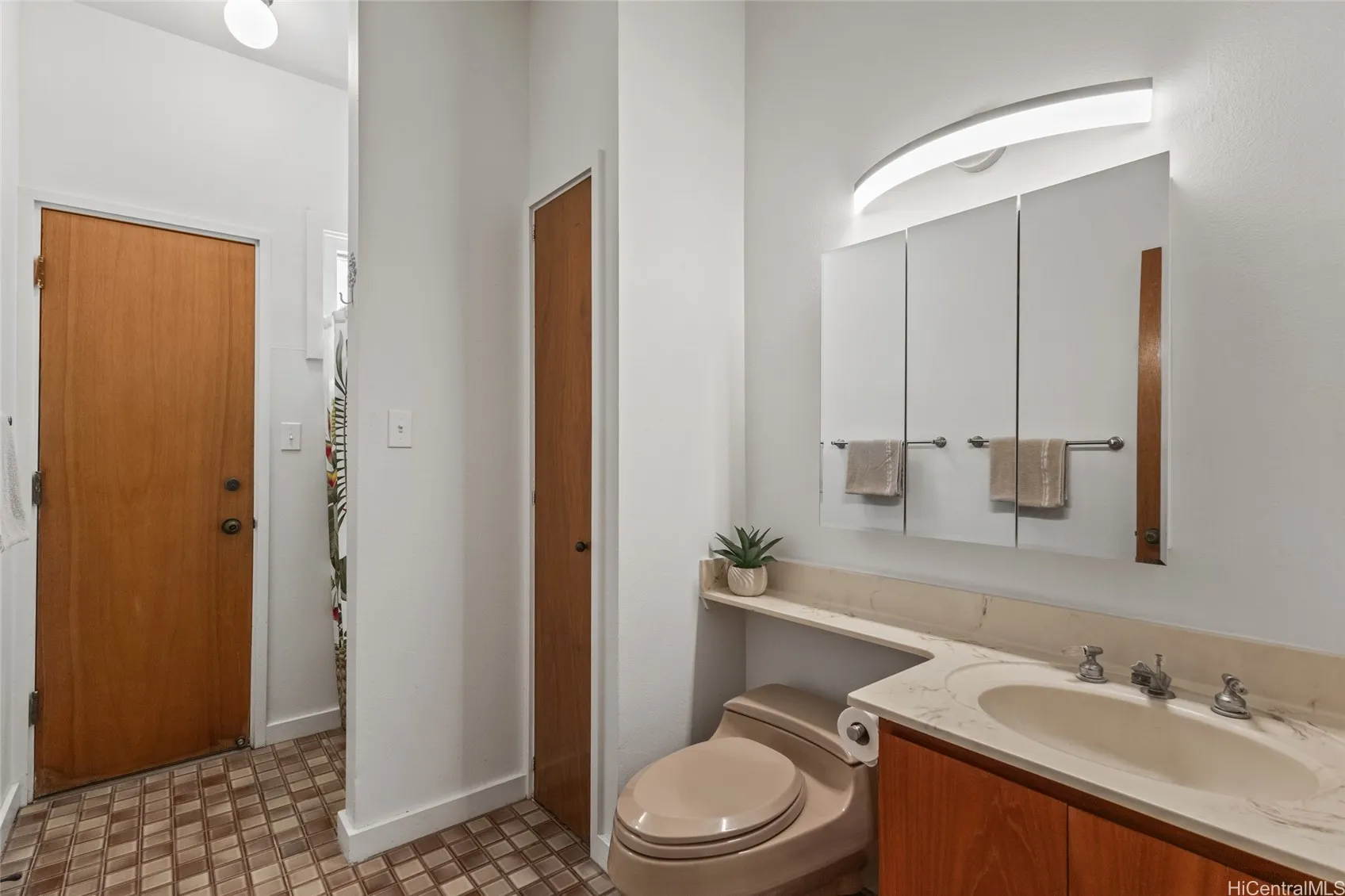 Honolulu, Hawaii 96821, United States, 3 Bedrooms Bedrooms, ,3 BathroomsBathrooms,Residential,Active,92739