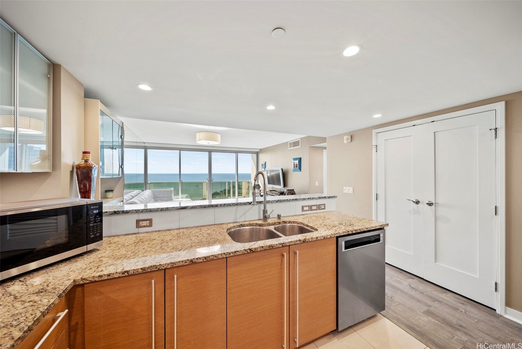 1177 Queen Street 4002