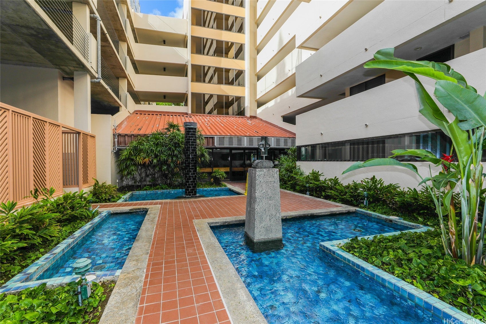 555 Hahaione Street 1G