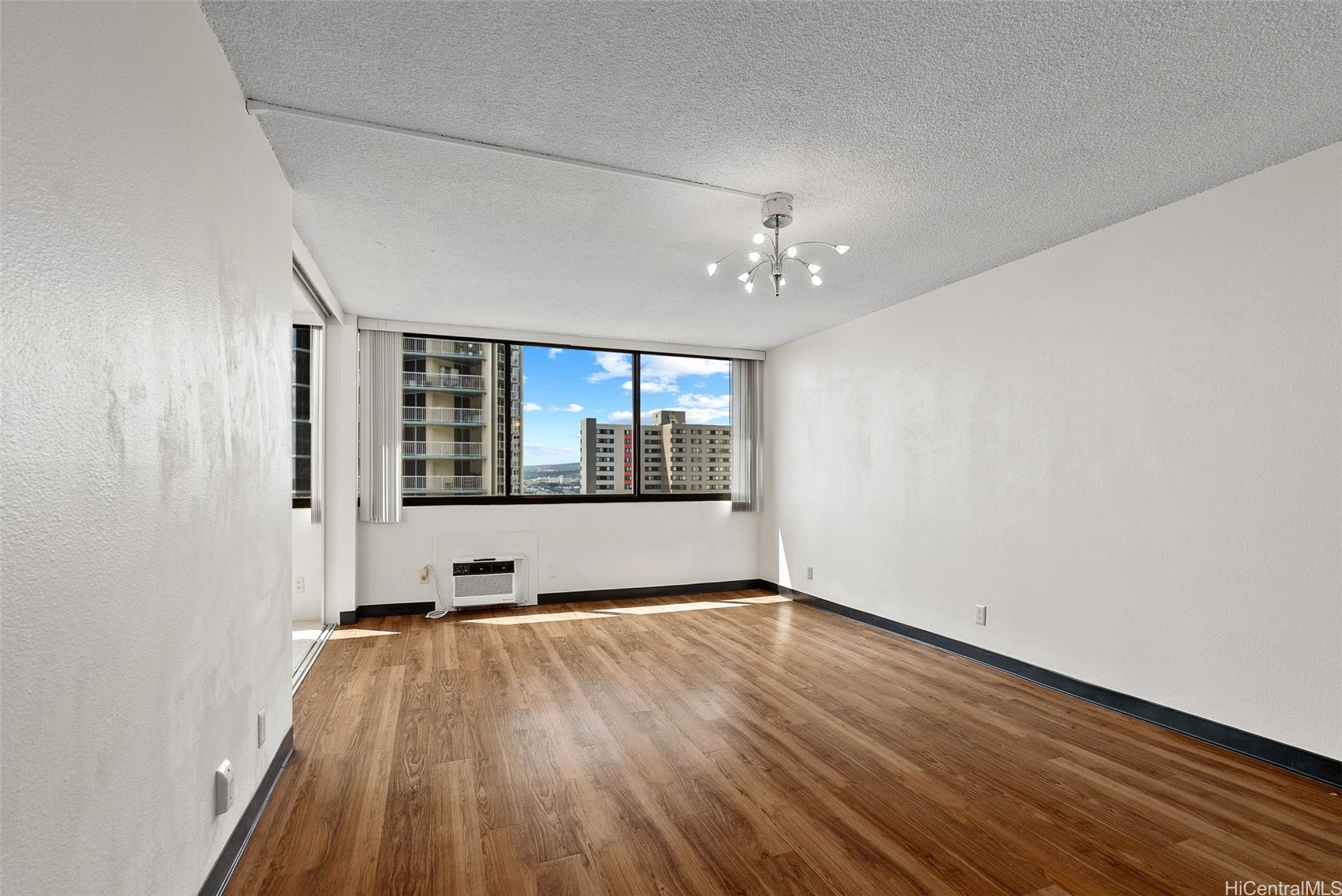 1255 Nuuanu Avenue E2506