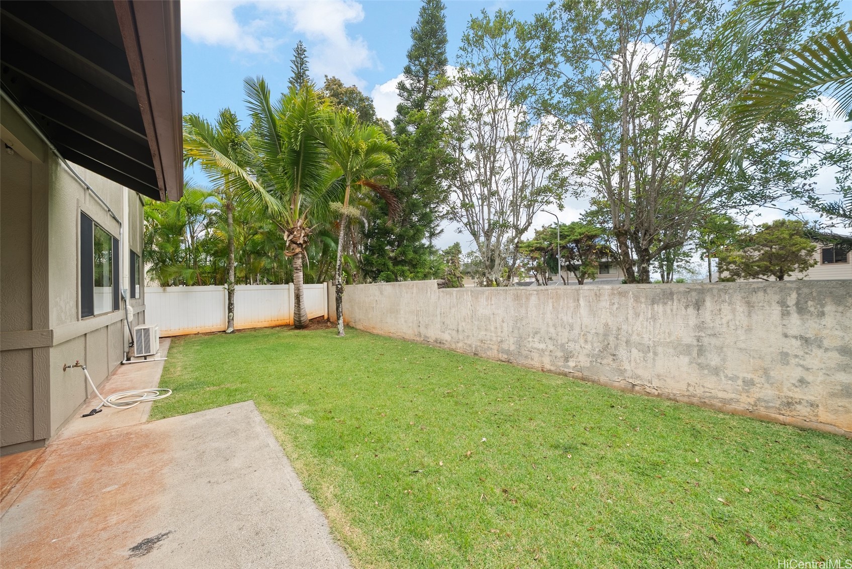 95-1047 Kahakiki Street