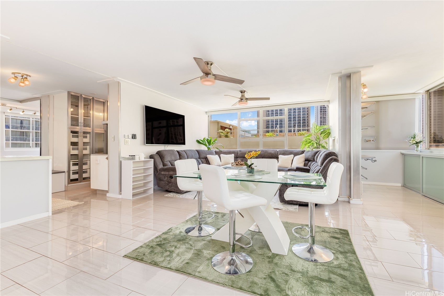 2500 Kalakaua Avenue 504