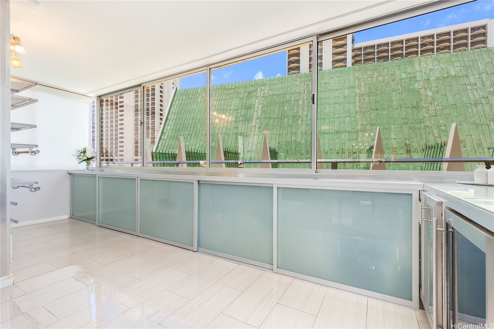 2500 Kalakaua Avenue 504