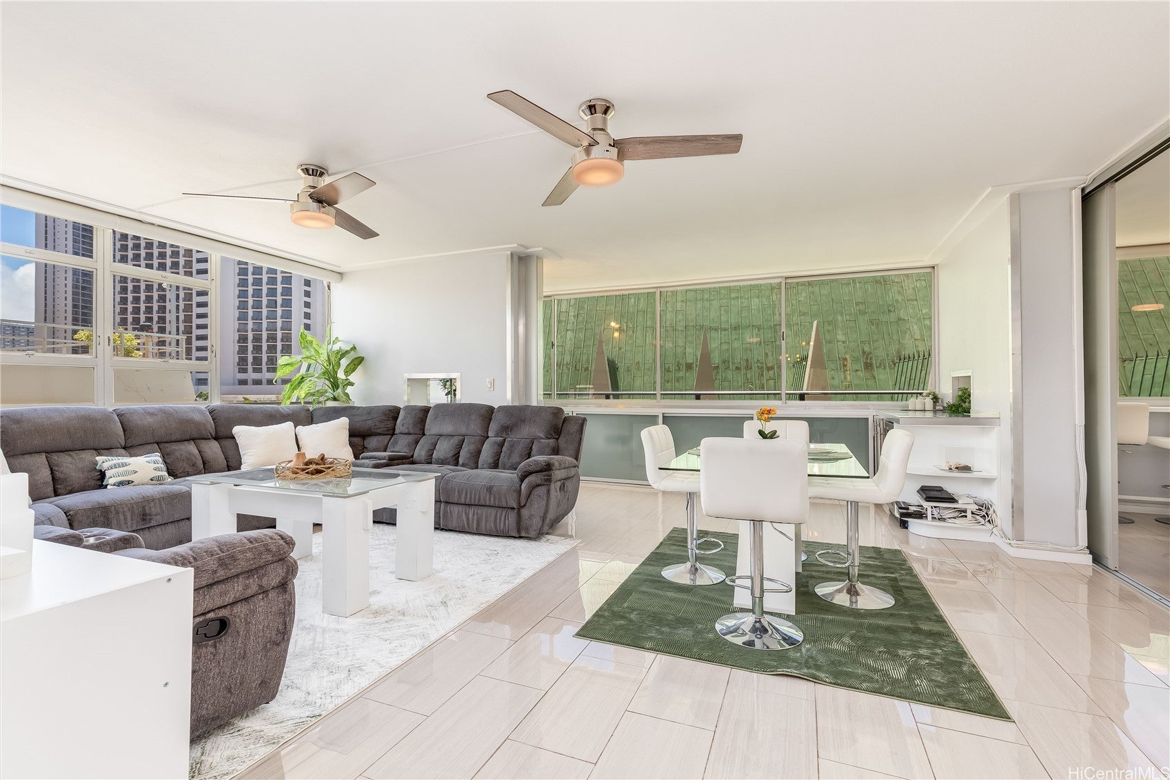 2500 Kalakaua Avenue 504