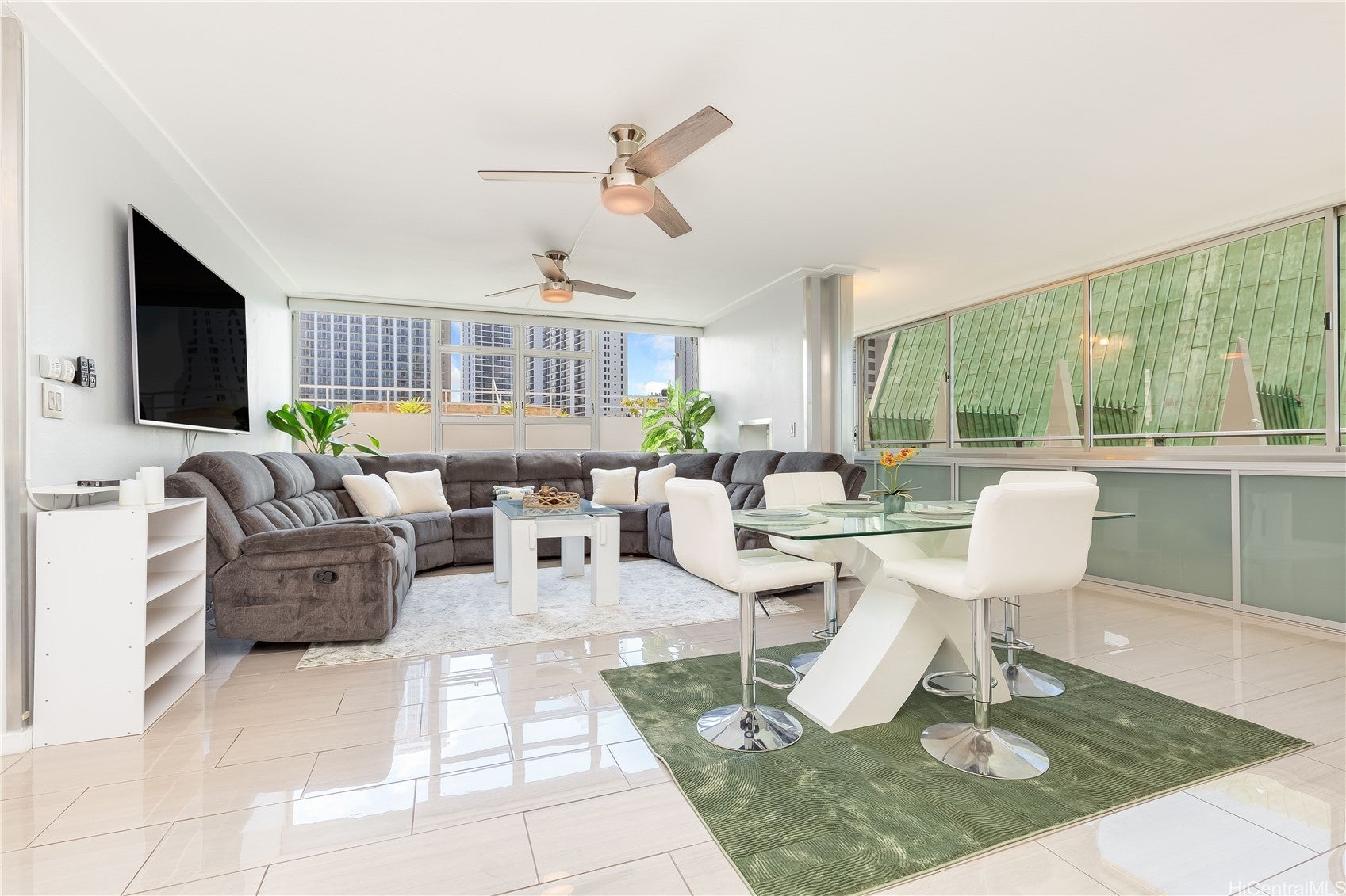 2500 Kalakaua Avenue 504