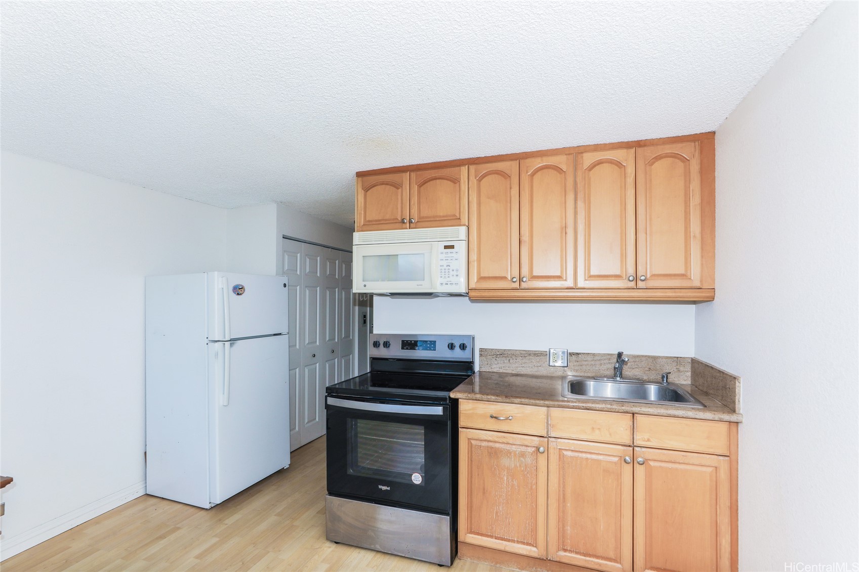 2211 Ala Wai Boulevard 1806