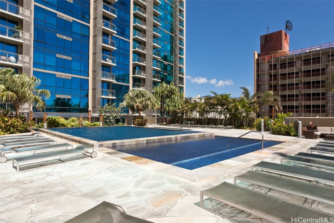 Capitol Place Condominium