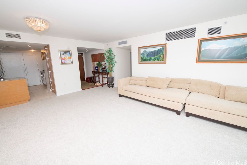 1177 Queen Street 806