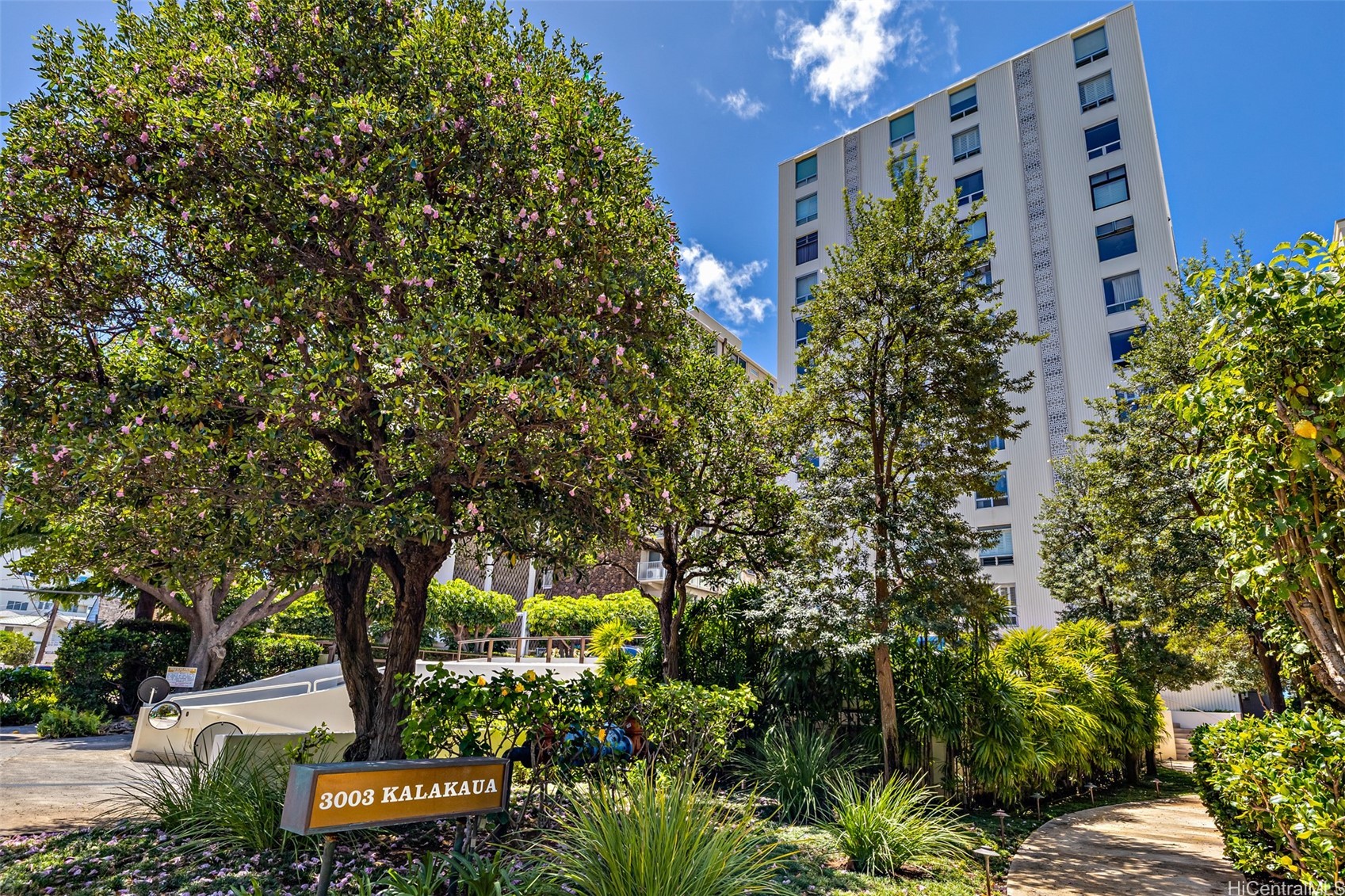 3003 Kalakaua Condominium