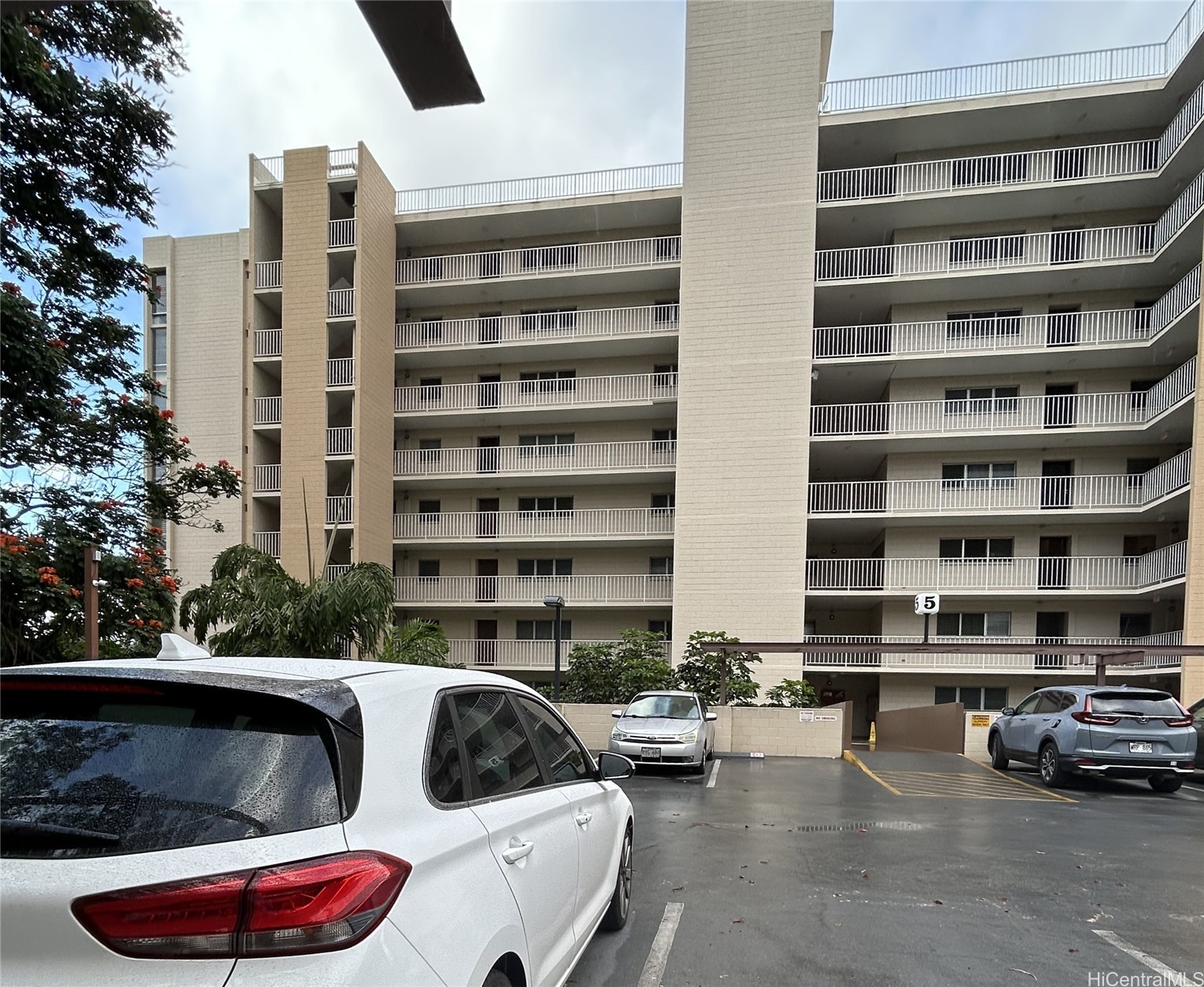 Colonnade On The Greens Condominium