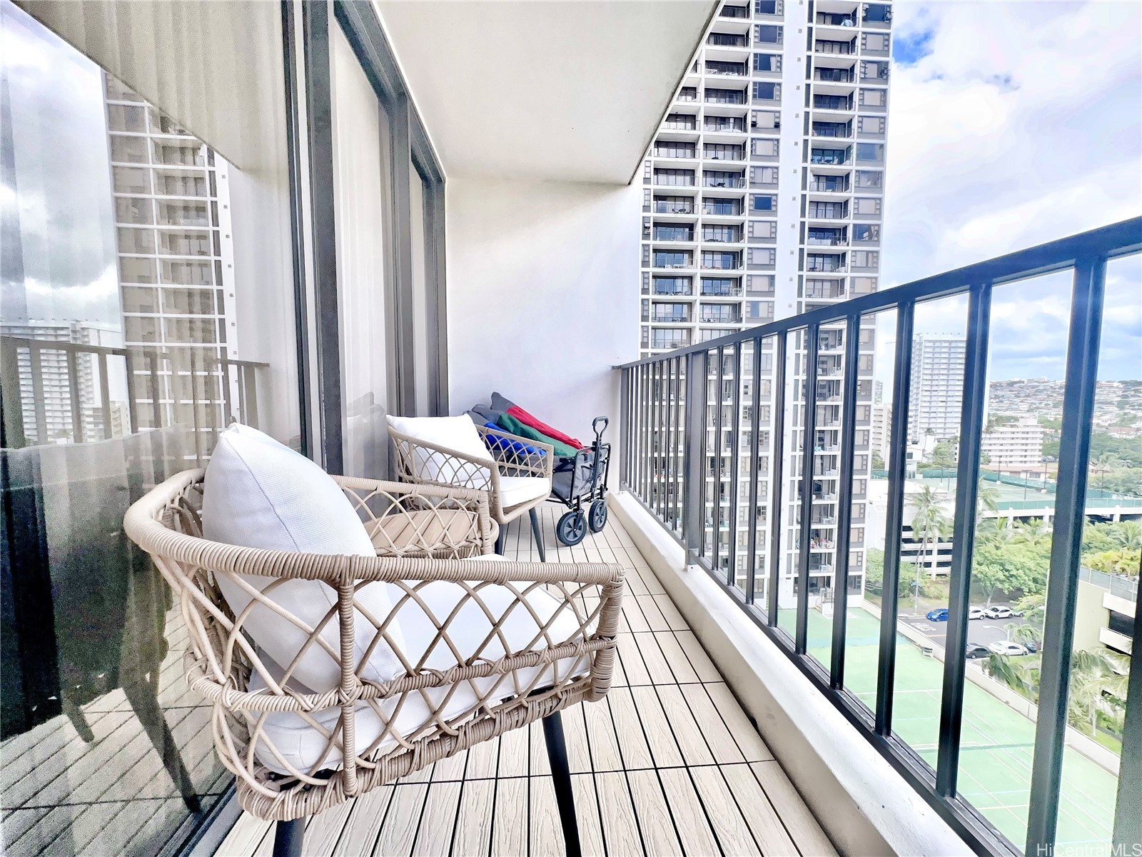 Waikiki Banyan Condominium