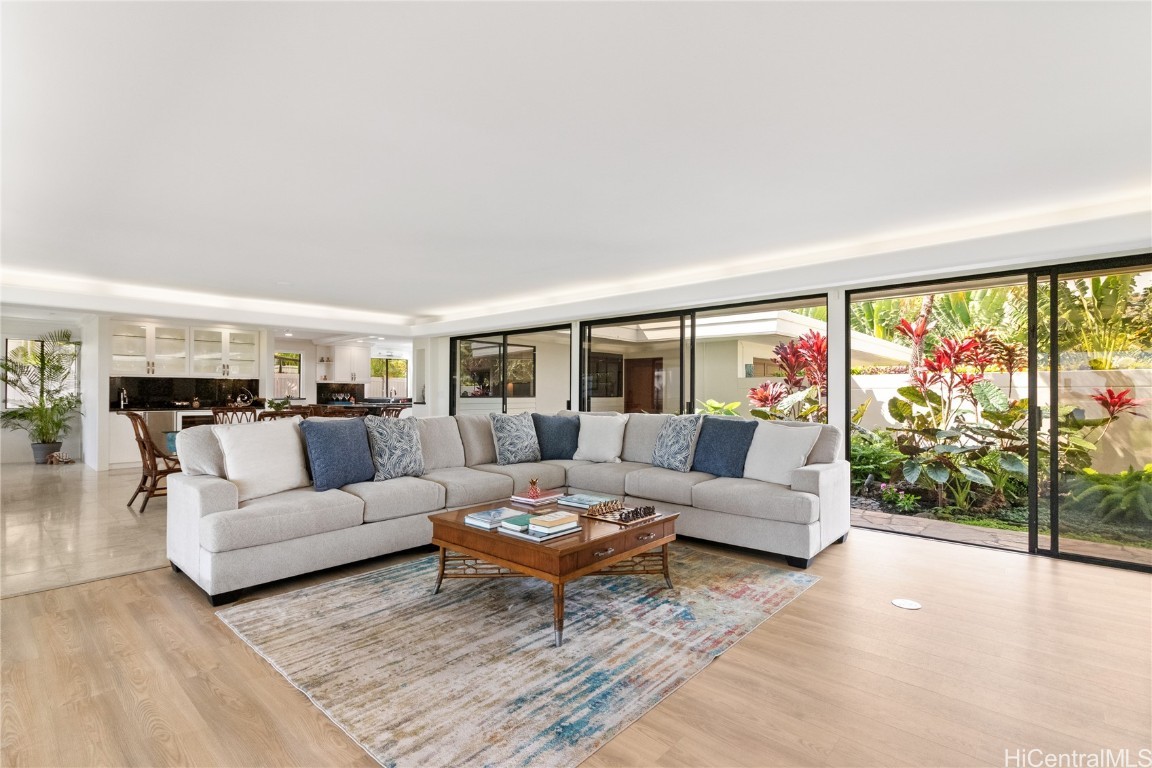 4895 Kalanianaole Highway