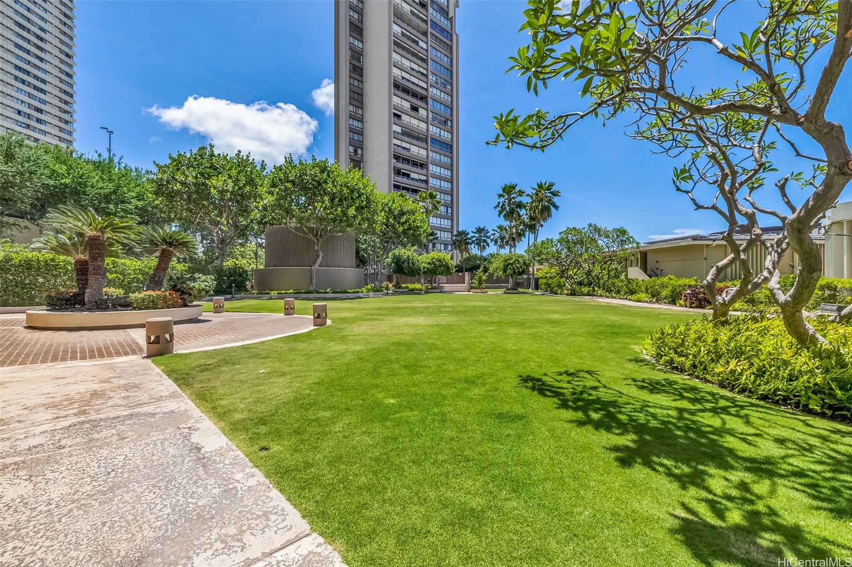 Royal Iolani Condominium