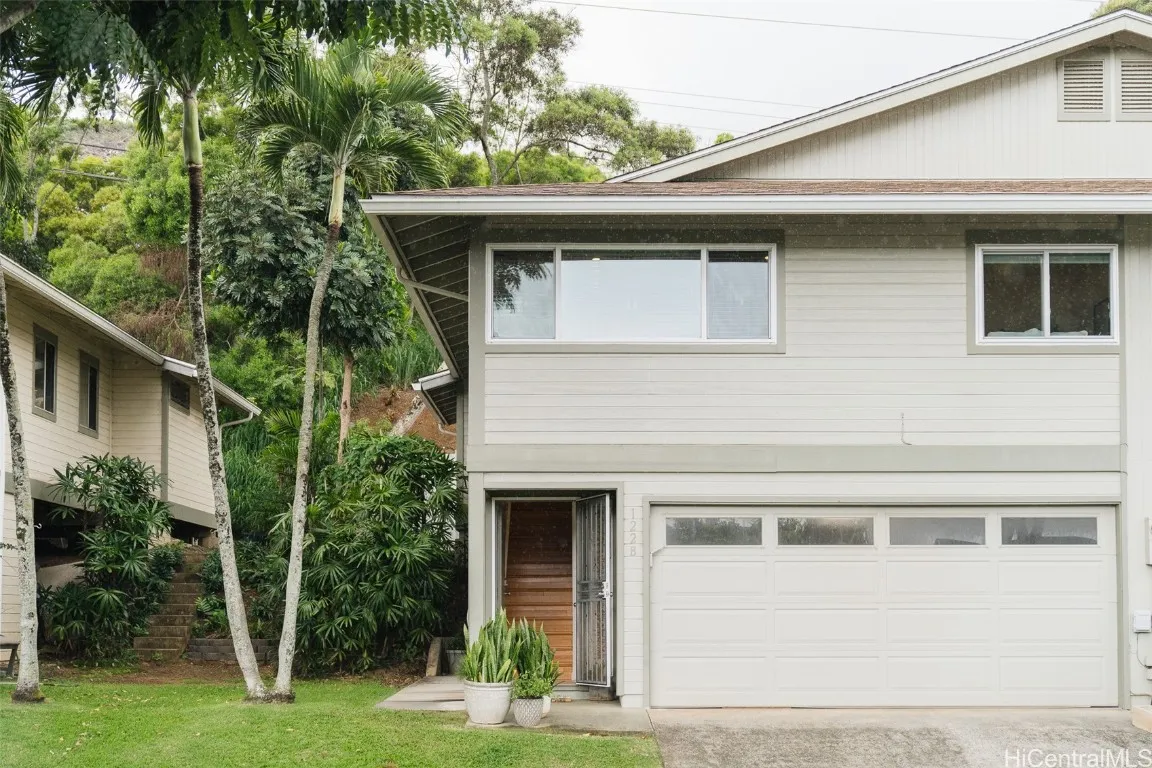 Kailua, Hawaii 96734, United States, 3 Bedrooms Bedrooms, ,2 BathroomsBathrooms,Residential,Pending,82671