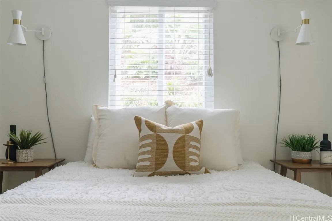 Kailua, Hawaii 96734, United States, 3 Bedrooms Bedrooms, ,2 BathroomsBathrooms,Residential,Pending,82671