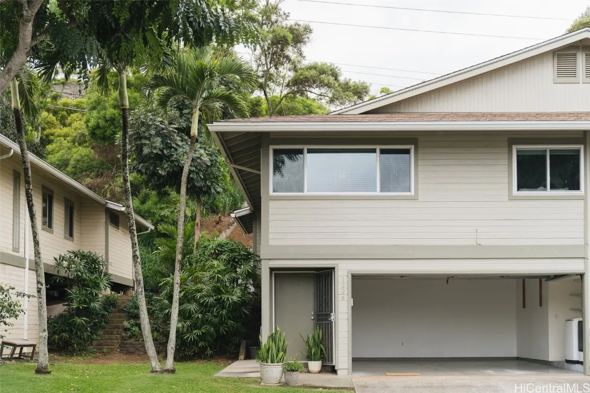 Kailua, Hawaii 96734, United States, 3 Bedrooms Bedrooms, ,2 BathroomsBathrooms,Residential,Pending,82671