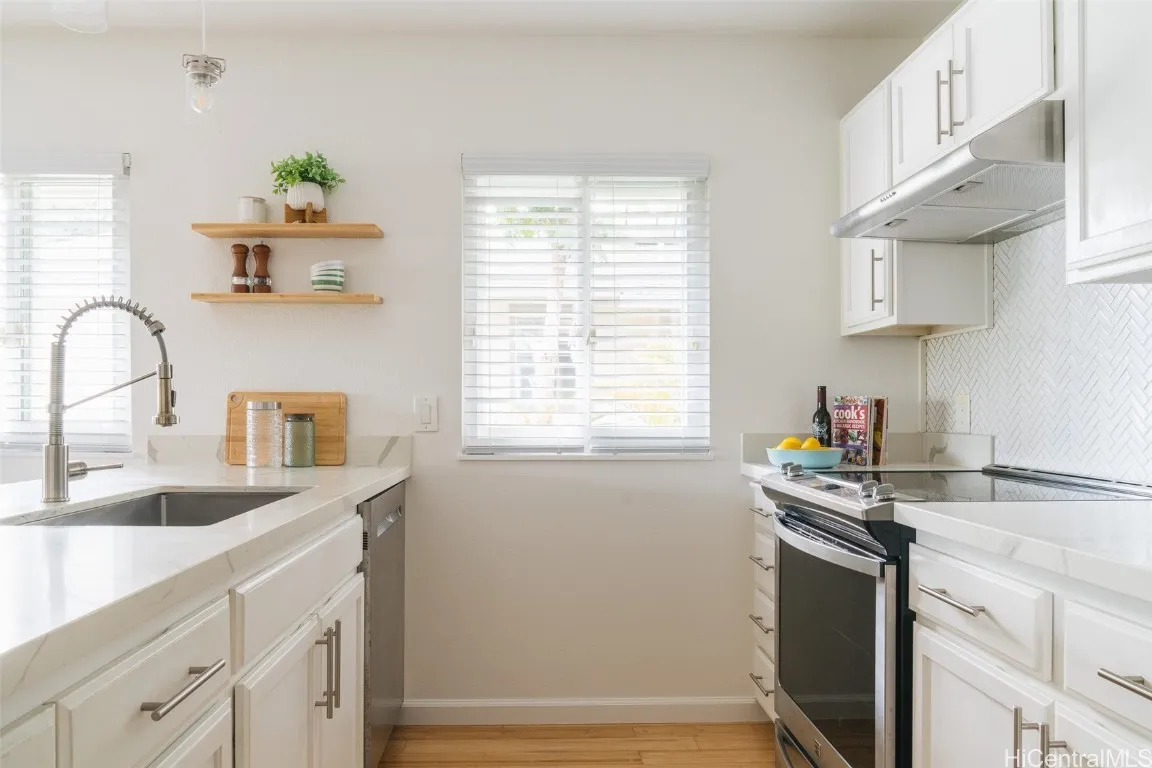 Kailua, Hawaii 96734, United States, 3 Bedrooms Bedrooms, ,2 BathroomsBathrooms,Residential,Pending,82671