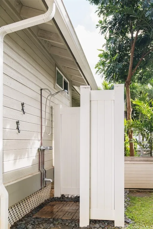 Kailua, Hawaii 96734, United States, 3 Bedrooms Bedrooms, ,2 BathroomsBathrooms,Residential,Pending,82671