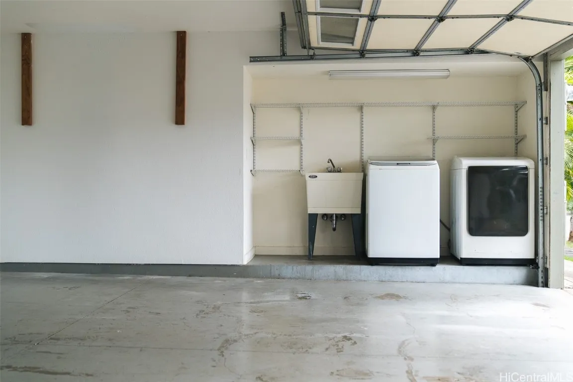 Kailua, Hawaii 96734, United States, 3 Bedrooms Bedrooms, ,2 BathroomsBathrooms,Residential,Pending,82671