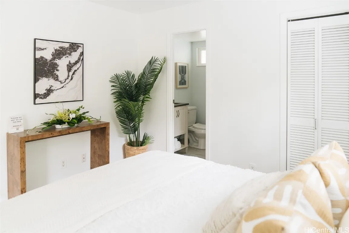 Kailua, Hawaii 96734, United States, 3 Bedrooms Bedrooms, ,2 BathroomsBathrooms,Residential,Pending,82671