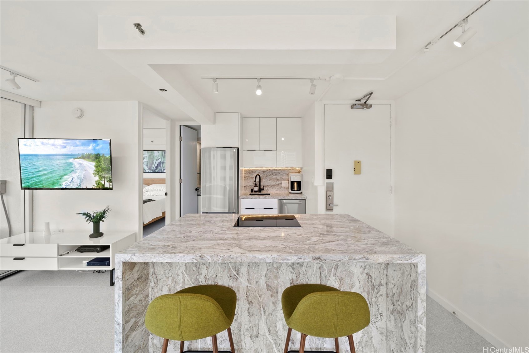 2427 Kuhio Avenue 807