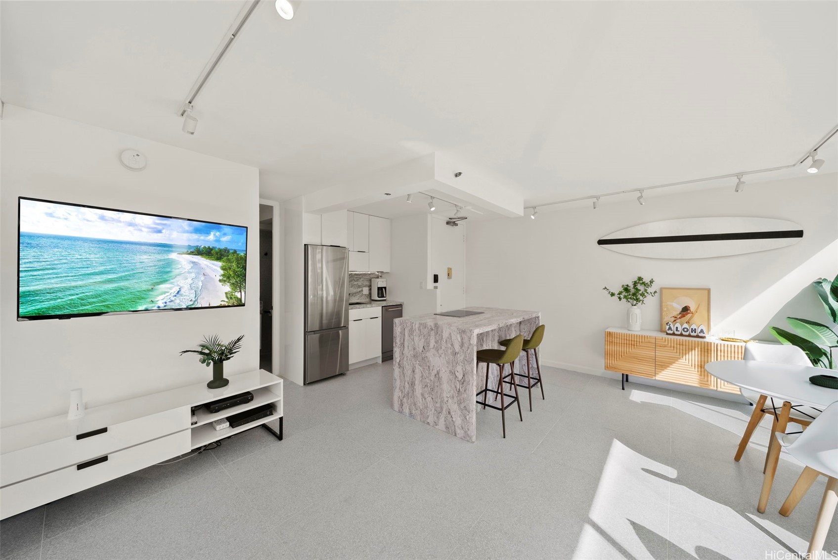 2427 Kuhio Avenue 807