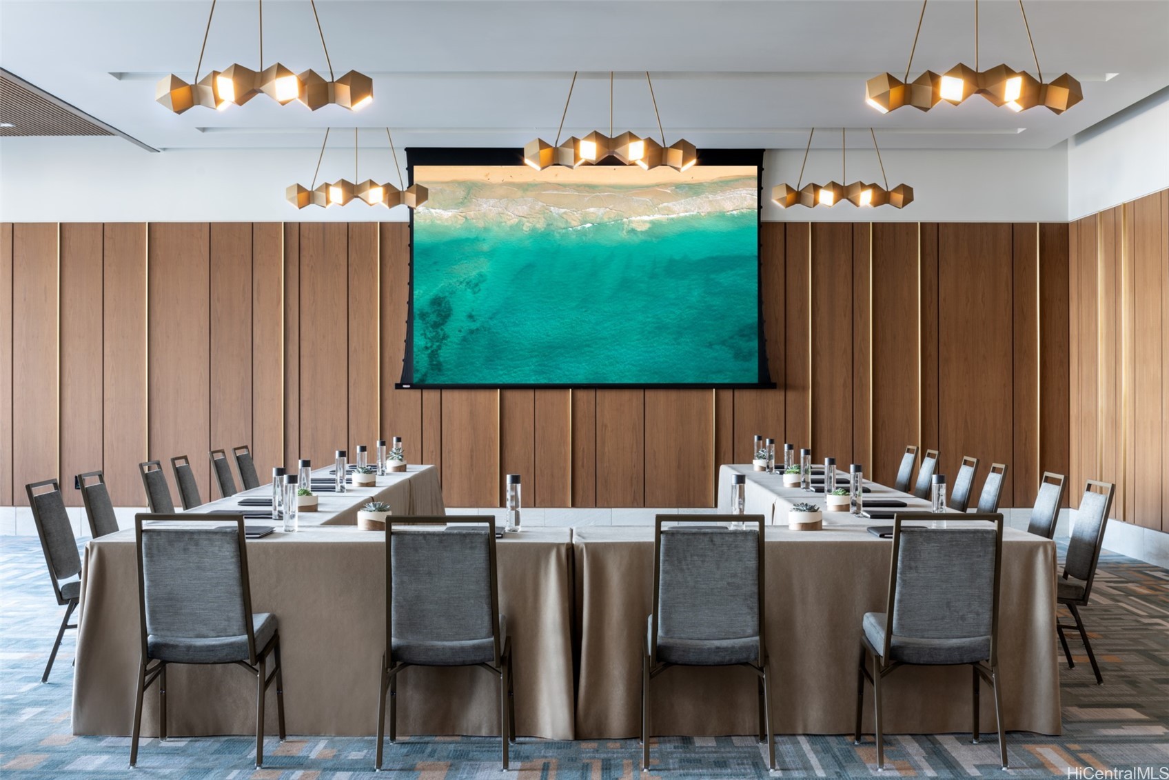 2139 Kuhio Avenue 2701-2711