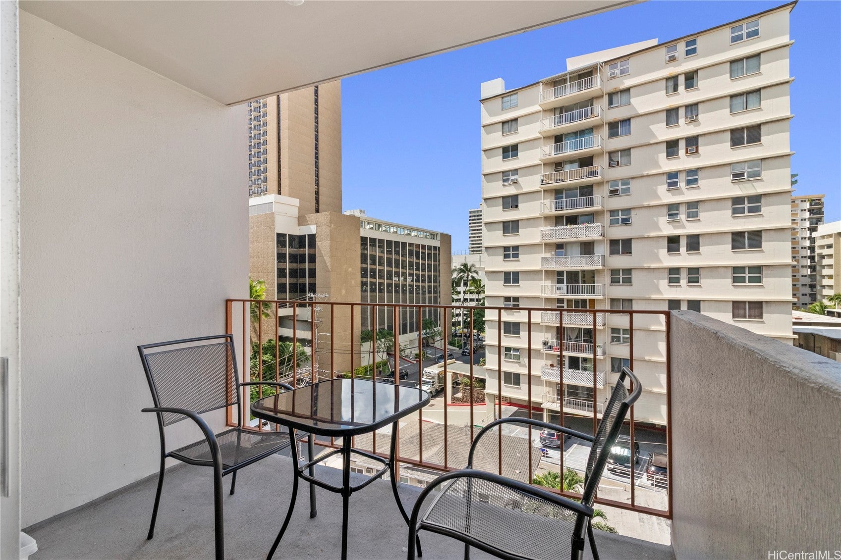 236 Liliuokalani Avenue 702
