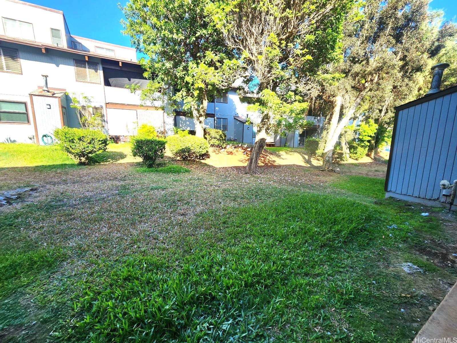 Chateau Newtown Vlg 1 Townhouse